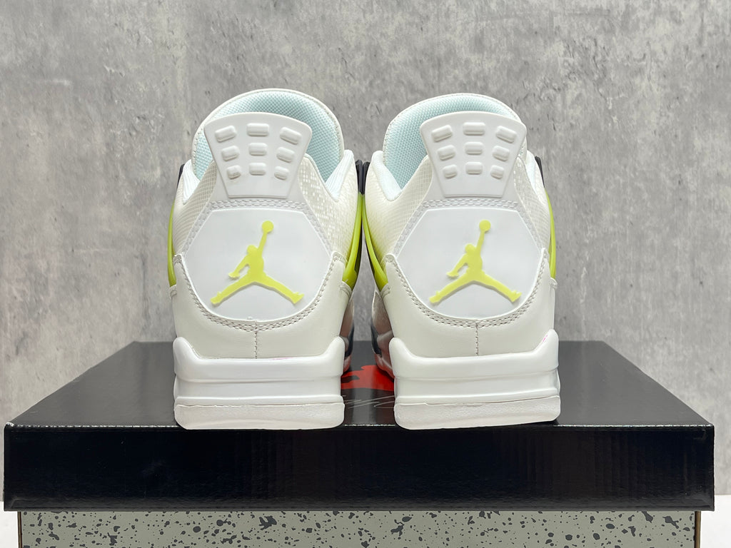 Air Jordan 4 “Flight Club” – Sail / Black / University Red
