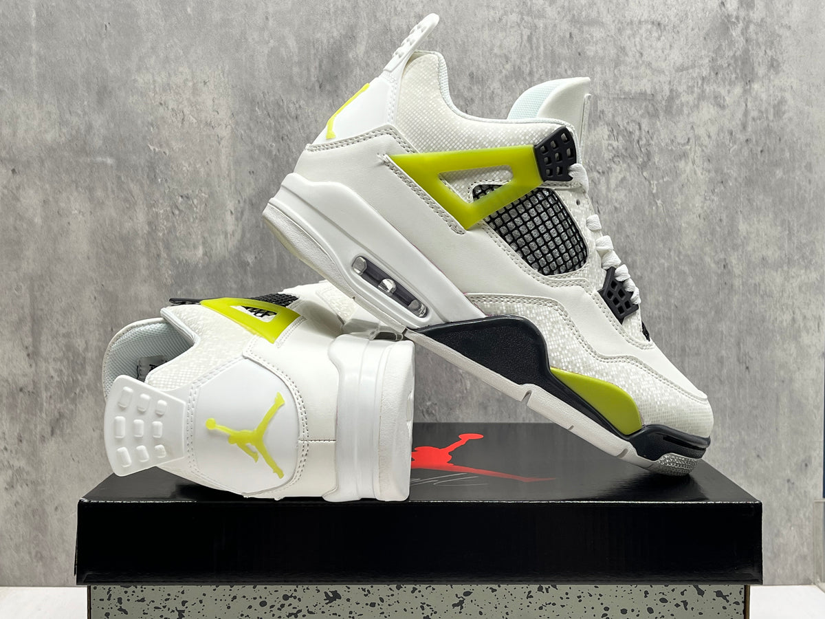 Air Jordan 4 “Flight Club” – Sail / Black / University Red