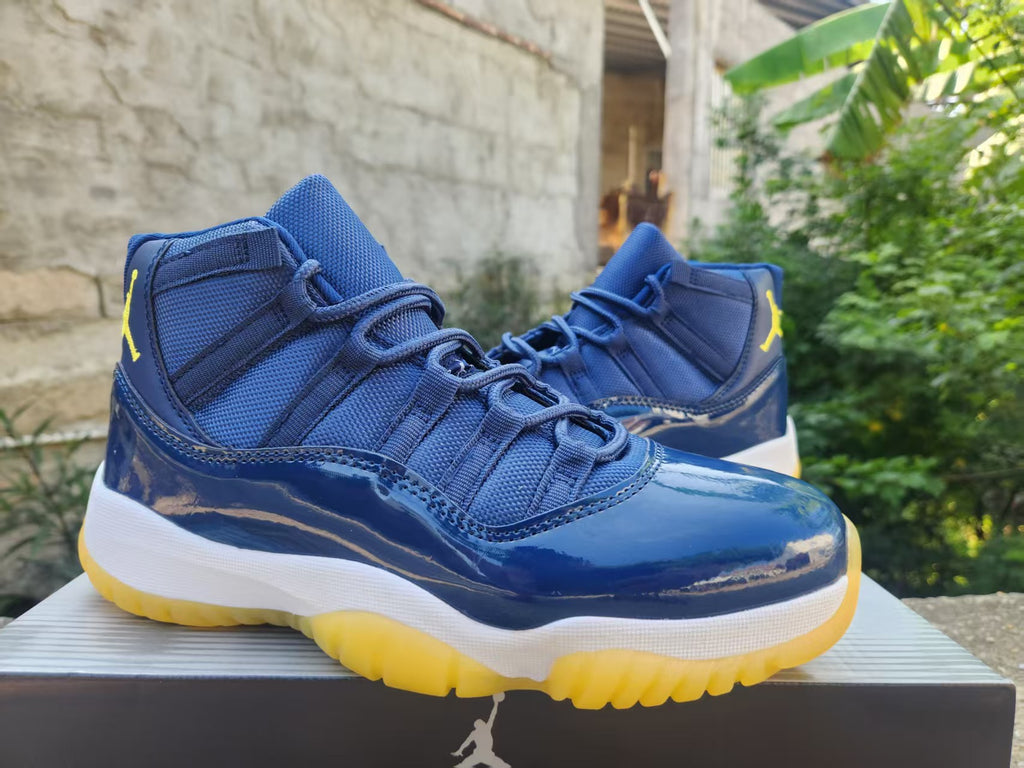 Style 06 High-Top Sneaker Midnight Navy Yellow