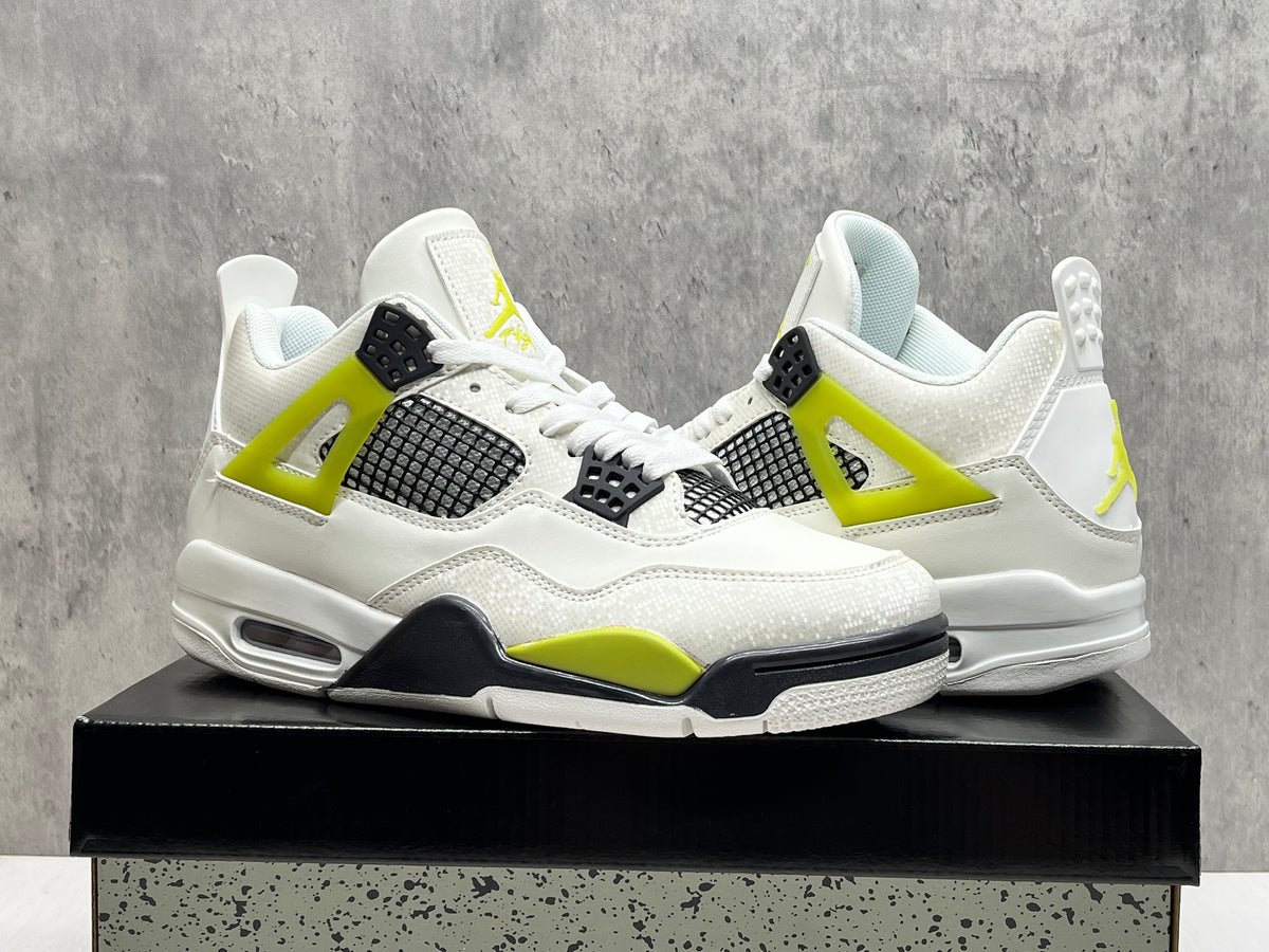 Air Jordan 4 “Flight Club” – Sail / Black / University Red