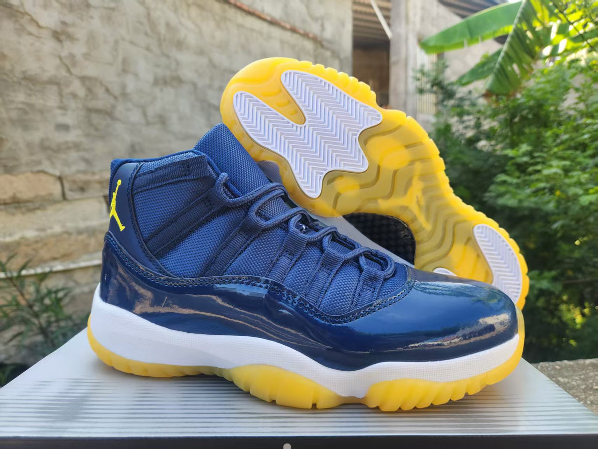 Style 06 High-Top Sneaker Midnight Navy Yellow